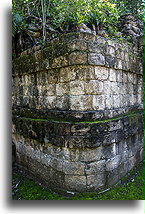 Rounded corners Río Bec style::Balamku, Campeche, Mexico::