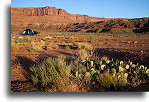 Kamping na płaskowyżu::Canyonlands, Utah, USA::