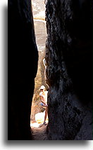 U wejścia do szczeliny::Canyonlands, Utah, USA::